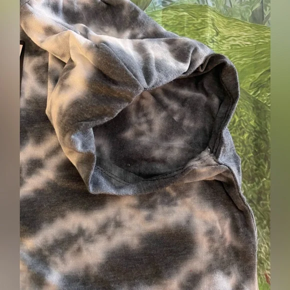 Hudson Jeans Shoulder Pad T-Shirt, Black Tie Dye, Big Girls XL or Women’s XS/S - Picture 5 of 7